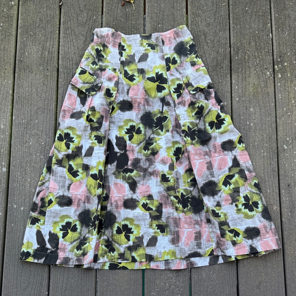 Lilith Floral Skirt - Sz S - Artsy w/ Pockets and Zip Closure
